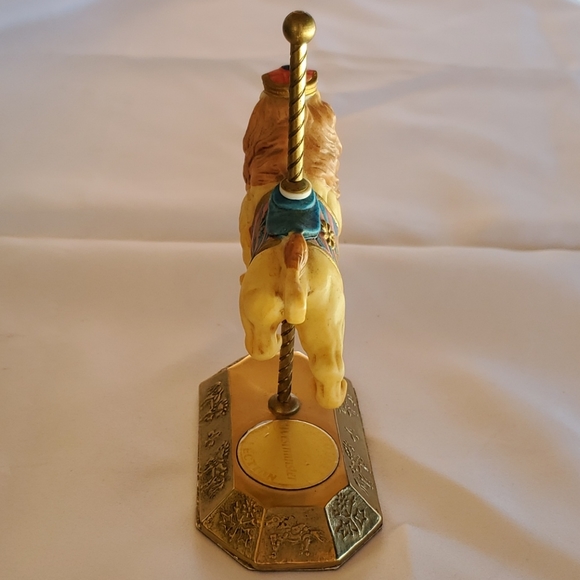 Lion Westminster Carousel Collection - Picture 4 of 9